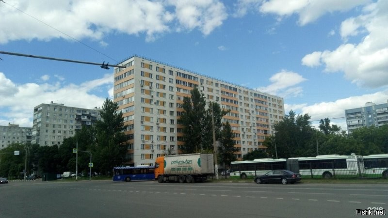 А почему вспомнил у нас на Касимовской,такие дома стоят(первый дом был общежитее от Зила и знаменитая 15-шка ну это уже кто в теме свои приколы),купаться мы ходили в Царицыно.Фото приложу небольшое конечно там всё поменялось.