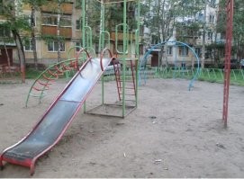 Дебилы были, есть и будут. 
К сожалению. 

Надо из стали делать. 
Сложнее испортить.