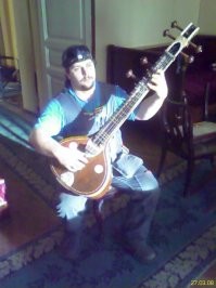 18 музыкальных инструментов, которые выглядят настолько странно, что сразу и не скажешь, как на них играть