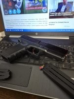 A этого пружинного"китайца" я купил в США для внуков года три назад. Стреляет резиновыми пулями 6мм. Но ствол пластиковый и переделке в боевой не подлежит.