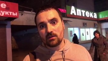 после "мужика с цветами" вспомнил этого мужика из "мема".