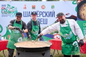 Безусловно нацизм это плохо. Только русским нацистом может быть и татарин и осетин - да и я ничего не имею против праздника Сабантуй. Фотки ниже с него. Обрати внимание на радостные и человеческие лица участников. 

А на видео это те - которых надо брать за ноги и бить об стену - не разбираясь в национальностях. Вот здесь без нацизма обойтись нельзя. Или - думаешь это животное (и те кто за неё заступался) - понимают человеческий язык??? Слово нельзя этому животному непонятно. И обрати  внимание на вахабита, а одет он именно по вахабитски - он понимает, что в месте, откуда он приехал - в таких штанах и без носок ходить нельзя, а в Москвабаде - ему можно. Можно всё.