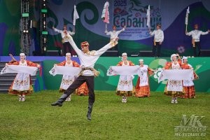 Безусловно нацизм это плохо. Только русским нацистом может быть и татарин и осетин - да и я ничего не имею против праздника Сабантуй. Фотки ниже с него. Обрати внимание на радостные и человеческие лица участников. 

А на видео это те - которых надо брать за ноги и бить об стену - не разбираясь в национальностях. Вот здесь без нацизма обойтись нельзя. Или - думаешь это животное (и те кто за неё заступался) - понимают человеческий язык??? Слово нельзя этому животному непонятно. И обрати  внимание на вахабита, а одет он именно по вахабитски - он понимает, что в месте, откуда он приехал - в таких штанах и без носок ходить нельзя, а в Москвабаде - ему можно. Можно всё.