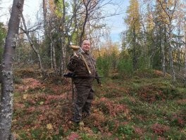 Ну хз. Даже если по следам чьим-то хожу, всё-равно насобираю на жарёху.
А так, у меня свои плантации есть. Пешком туда идти далеко, а назад грибы нести тяжело. А Нива туда доезжает без проблем.  Делаешь небольшой круг по лесу и уже подходя к машине начинаешь выбрасывать грибы, чтобы взять более молодые и крепкие.