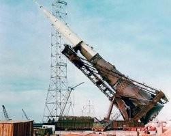 Н-1, Н1 (индекс ГУКОС   11А52)   советская ракета-носитель сверхтяжёлого класса. Разрабатывалась с начала 1960-х годов в ОКБ-1 под руководством Сергея Королёва, а после его смерти   под руководством Василия Мишина.
Первоначально предназначалась для вывода на околоземную орбиту тяжёлой (75 т) орбитальной станции с перспективой обеспечения сборки тяжёлого межпланетного корабля для полётов к Венере и Марсу. С принятием решения по включению СССР в так называемую «лунную гонку», по организации полёта человека на поверхность Луны и возвращения его обратно, программа Н1 была форсирована и стала носителем для экспедиционного космического корабля Л3 в комплексе Н1-Л3 советской лунно-посадочной пилотируемой программы.
Все четыре испытательных запуска Н-1 были неудачными на этапе работы первой ступени. В 1974 году советская лунно-посадочная пилотируемая программа была фактически закрыта до достижения целевого результата, а несколько позже   в 1976 году   также официально закрыты и работы по Н-1.