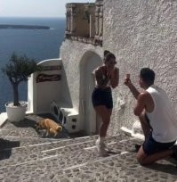 Туристы украсили собой романтичное видео