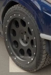 Интересно, зачем ему бедлоки на такой резине. 

Еще и несколько болтов потерял.