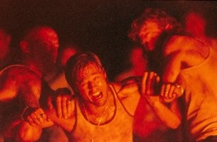 "Они сожгли трейлер его матери!"