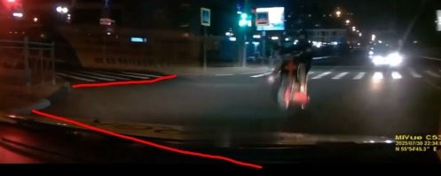 По факту ДТП произошло хоть и в зоне перекрёстка, но не на пересечение дорог. Поэтому авто виноват за выезд на встречную полосу, а перекресток уже как бы и ни причём.