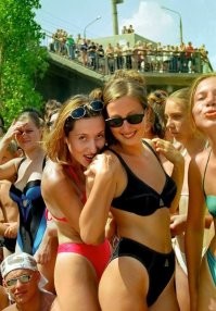 А ведь и правда КРАСОТА на пляже - ни силикона, ни татуировок, ни покусанных пчелами губ, ни нарощенных ресниц!!!