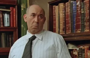 Очень много так называемых «королей эпизодов».
Их играли талантливые актеры которым, увы не довелось сыграть главных ролей
Тем не менее, даже в крохотных отрезках, они были великолепны
Дополню список