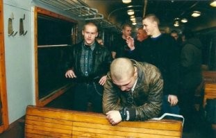 Житель Подмосковья стал свидетелем "культурного шоу" в электричке: лезгинка и беспомощная охрана
