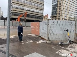 Прикинь, я то могу показать, как это все сейчас выглядит. Я это последние 3 месяца периодически вижу.
На сколько нужно глаза заливать, чтобы не видеть, как сейчас выглядят Чистые пруды?
Или ты вообще в Москве редко бываешь?