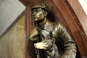 Нормальные люди трогают этих собачек за морду , не за задницу мужика