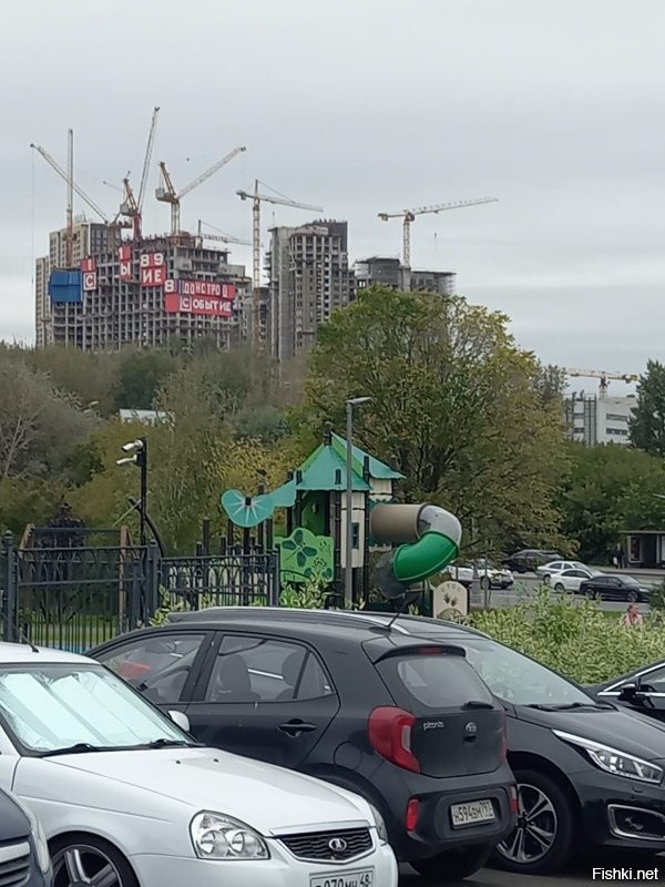 Москва - одна из самых комфортных и красивых мировых столиц
======================
Для туристов, но не для жителей.
Просто фото - комфортным такое жилье назвать НЕЛЬЗЯ: