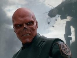 Собака чуть не оставила модель Playboy без носа