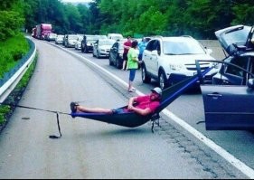 Ну сколько можно перепостчивать эту фотку? 
Уже затёрлась вся!