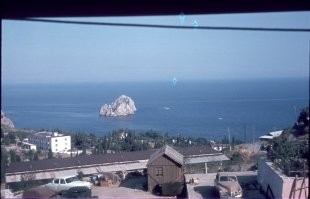 1. Крым. Скалы Адалары в Гурзуфе.
2. Крым. Ялта, набережная.
3. Крым. Ялта, Приморский парк (бассейн в виде Чёрного моря с Крымом).
4. Крым. Ялта, колоннада над Приморским парком.