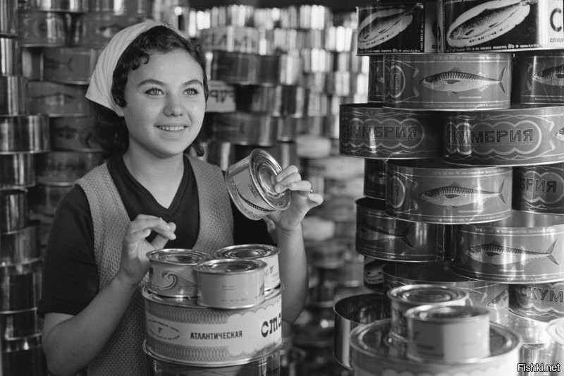 Просто фото раскрашенное, вот оригинал. Часто цвета не соответствуют настоящим.