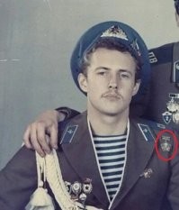 Фото 2. Что за машина?
Служил, но никогда не видел, чтобы значок на плечо вешали. Зачем туда?