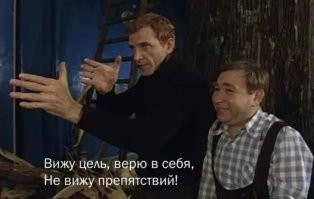 Мотоцикл догнал попутный автомобиль