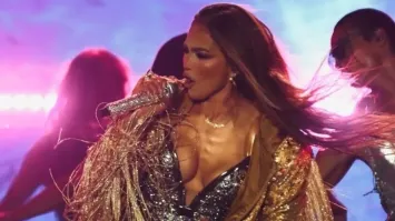 "На Центральном стадионе Алматы состоялось одно из самых масштабных музыкальных событий года – сольный концерт Дженнифер Лопес в рамках мирового тура Up All Night - более 20 тыс. зрителей собрались на стадионе, чтобы увидеть мировую суперзвезду. Среди них – гости из более чем 35 стран и свыше восьми тысяч иностранных туристов. " Билеты стоили от 40 000 до 180 000 тенге и до 300 000 у перекупщиков (1р = 6, 7 тенге)