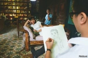 Мужчина начал рисовать ужасные портреты горожан и прославился