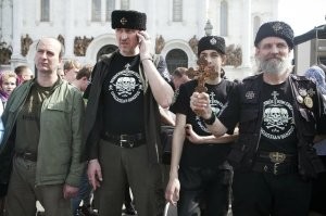 Сегодня полотенца ловишь, а завтра БПЛА вражин наводишь.
Сегодня слушаешь пиндоса, а завтра Родину сольешь за папиросу.
Сегодня ты фанат негрилы, а завтра финансируешь ИГИЛов.