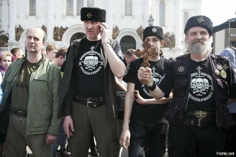Сегодня полотенца ловишь, а завтра БПЛА вражин наводишь.
Сегодня слушаешь пиндоса, а завтра Родину сольешь за папиросу.
Сегодня ты фанат негрилы, а завтра финансируешь ИГИЛов.