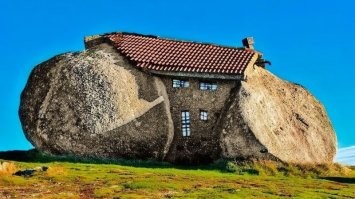 и все же есть в этом какая-то...недосказанность
