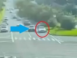 Он не просто поехал, он умудрился всех объехать, а кое-кто даже подвинулся, чтобы его пропустить.