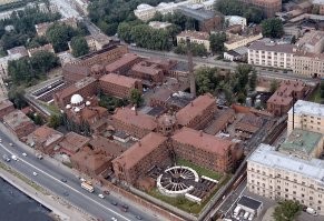 А слабо открыть отель в ЭТОМ здании?