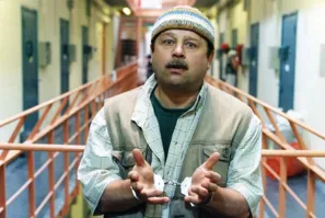 Может ему вид на жительство нужен, жить негде, денег нет! В тюрьму хочет!