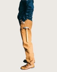 она под углом, нормально держится