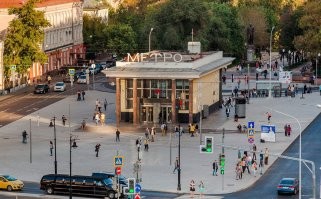 Ассоциация со сносом самостроя в Москве, на примере станции метро Кировская/Чистые пруды: