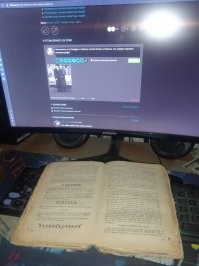 Несомненно, что Ливанов и Соломин в роли Холмса и Ватсона- это шедевр мирового кинематографа. В школьном возрасте (2-3-ий класс) запоем читал эту книгу, расшифровывал этих пляшущих человечков... А вот "Собака Баскервилей" - не впечатлила... Ну, нудятина какая-то... То-ли дело - "Голубой карбункул", или "Знак четырёх", или "Пляшущие человечки", да и много чего... Но вот сериал 2013-го года (с Андреем Паниным в роли Ватсона) произвёл впечатление! Я б его назвал "Доктор Ватсон и Шерлок Холмс", и то, что там Лейстреда играет Михаил Боярский, очень хорошо получилось. Сериал получился отличный!
Понравился "Холмс" с Робертом Дауни младшим... Своеобразное прочтение произведения. И опять же, здесь Ватсон не так уж прост...
И вот одного не могу понять, почему масса народу так ссутся от этого "недоШерлока", который Кембербейдж... Это не Холмс!!! Блё!!! Не Шерлок это!