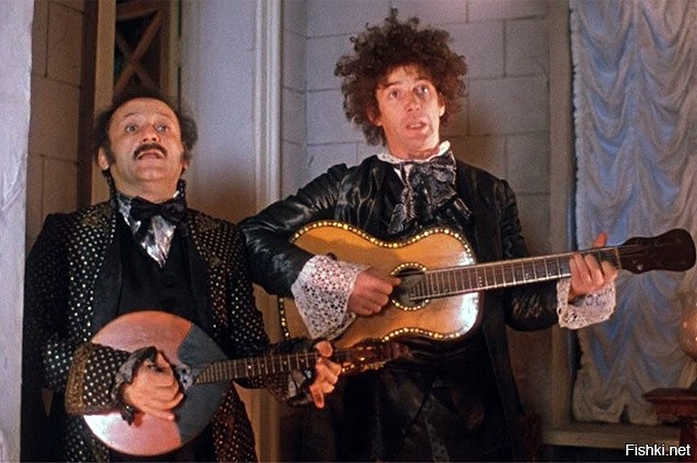 - как ты думаешь, нас этот с ножом не найдет?
- тихо... кажись заметил...
- мля.....песню!!!!
- эта песня об одном несчастном грибнике который зашёл не в тот лес....