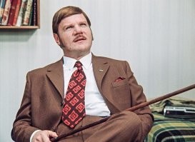 Пёс с грустным «человеческим лицом»