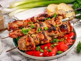 В Москве девушка переехала к парню со своим питомцем — кабанчиком