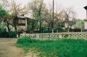 Смотря где учиться. Например, в Ташкенте недалеко от нашей 147-й школы был район, который назывался "Болгарские огороды". Проблем с болгарским перцем не было.
Сейчас "Болгарки" уже нет. Впрочем, как и всей Тезиковки.