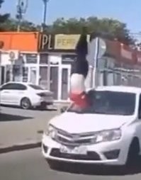 Нихрена себе! Крепкие женщины там в Нальчике, после такого удара - лёгкие ушибы!