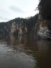 Маленькой, но отличной компание по р. Чусовая) Урал. 
Тут и большими группами сплавояются и семьями)
Добро пожаловать)