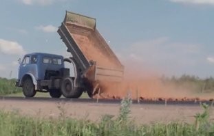 Где-то я это уже видел. "Не послать ли нам... гонца?"