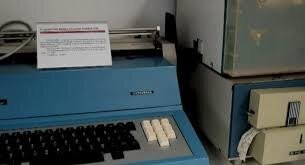 У меня где-то перфолента лежит с пробитой на ней игрой "морской бой" с общением с ЭВМ через "Консул"