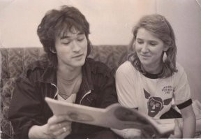 Журналистка Валерия Макаренко берет интервью у Виктора Цоя,1987 год. ЛДМ, 5 рок - фестиваль.