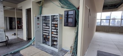 Пьяный в стельку электрик чуть не угробил весь подъезд