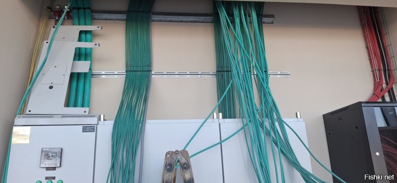 Пьяный в стельку электрик чуть не угробил весь подъезд