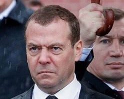 Даниил Медведев вдребезги разбил ракетку
