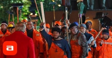 Не перекладывай проблемы Москвы на всю Россию, Ваня...
 Золотые яйца пусть Собянин охраняет.