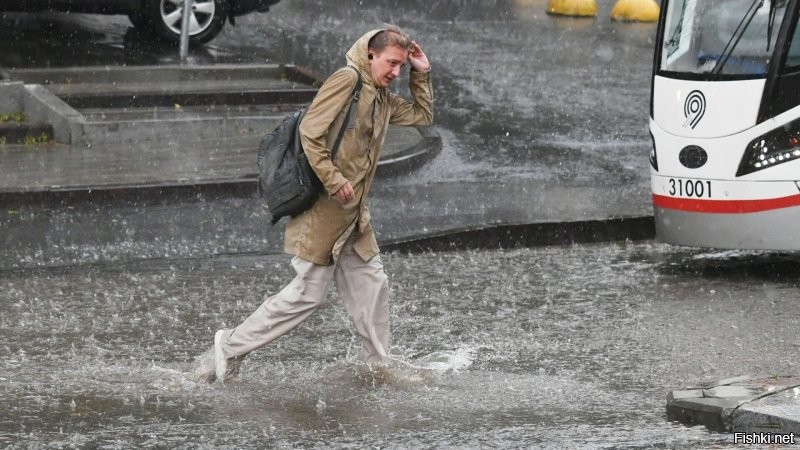 В это лето вся Москва "плавала" из за закатанной ливневки!